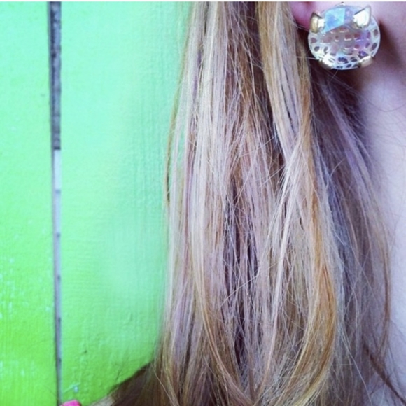 Kendra Scott Hillary Gold Studs in Iridescent Clear Statement Vintage HTF - Picture 7 of 17